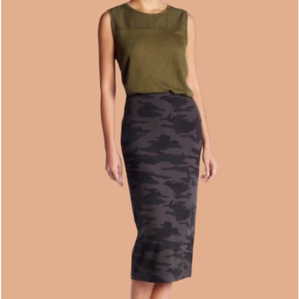 NWT Sanctuary Women's Camo Pencil Skirt - Size XS.